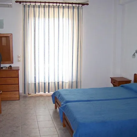 Ξενοδοχείο με διαμερίσματα Anna Maria 2*